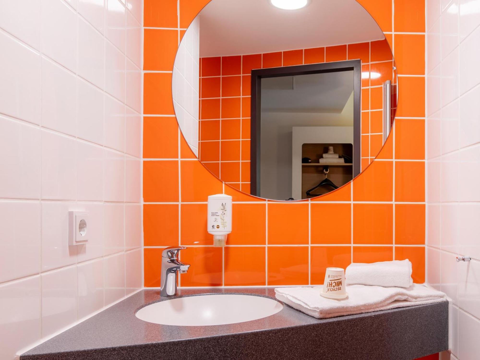 B&B Hotel Stuttgart-Zuffenhausen エクステリア 写真