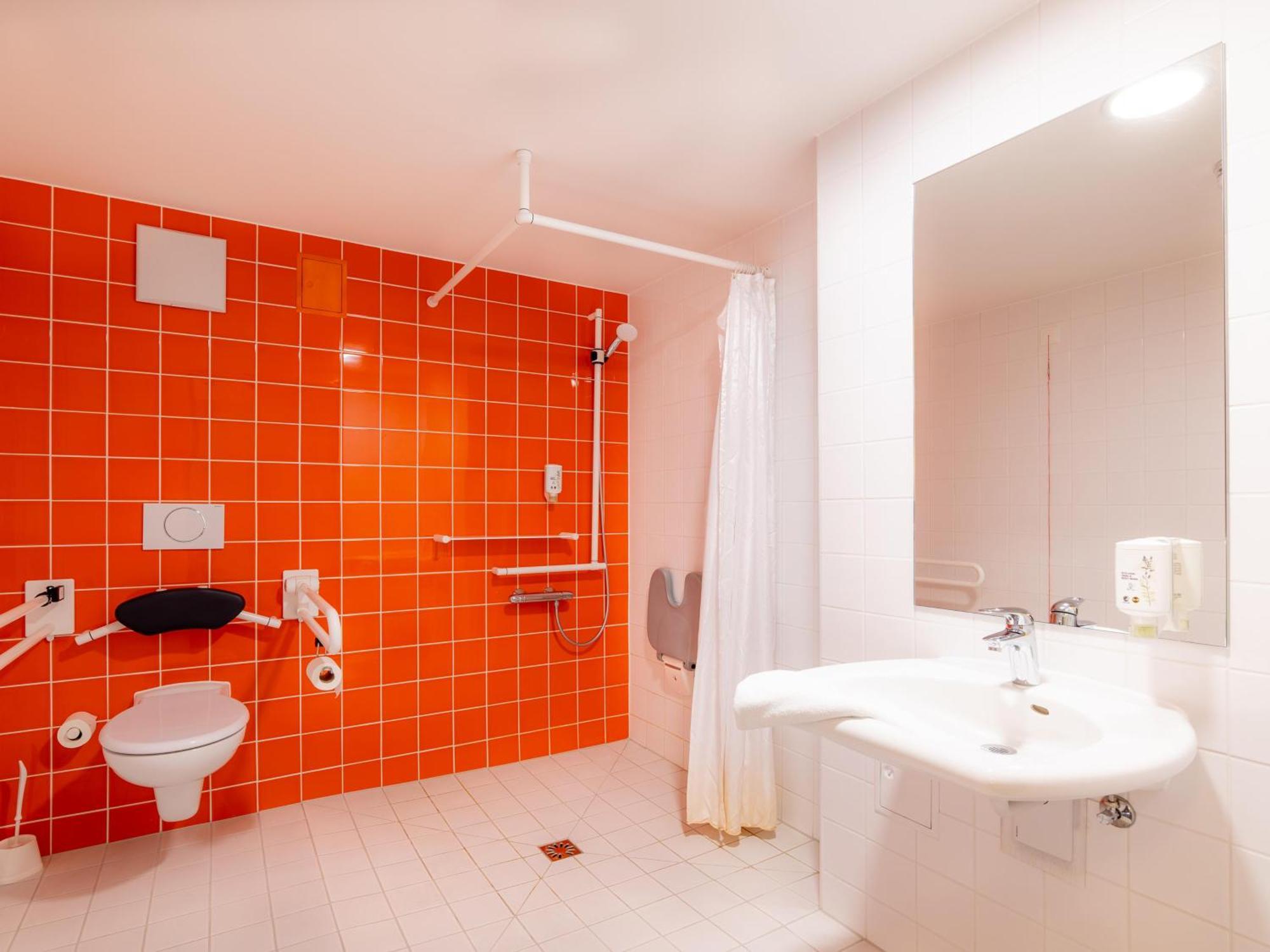 B&B Hotel Stuttgart-Zuffenhausen エクステリア 写真