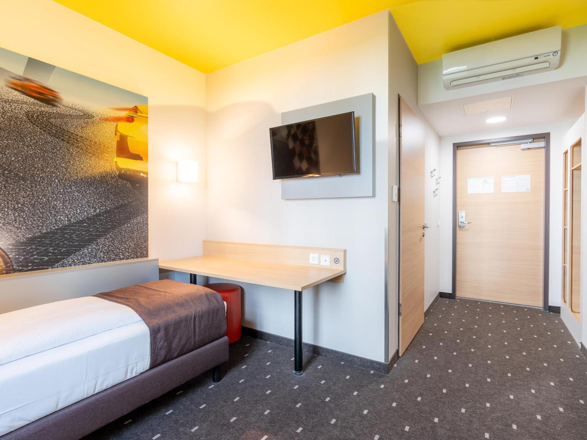B&B Hotel Stuttgart-Zuffenhausen エクステリア 写真