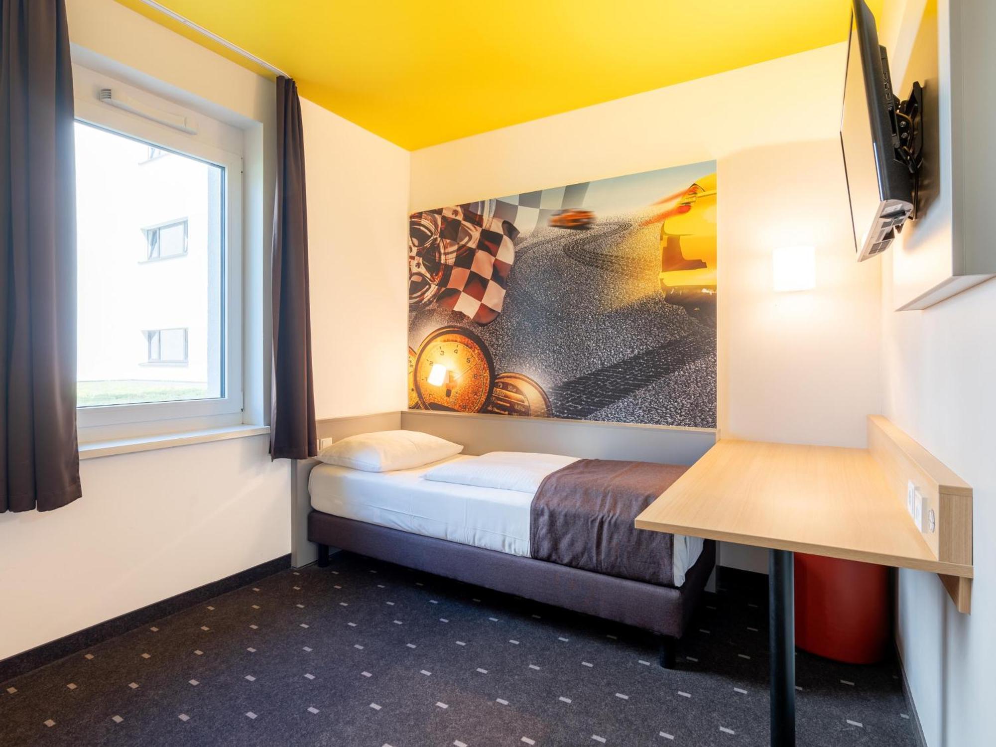 B&B Hotel Stuttgart-Zuffenhausen エクステリア 写真
